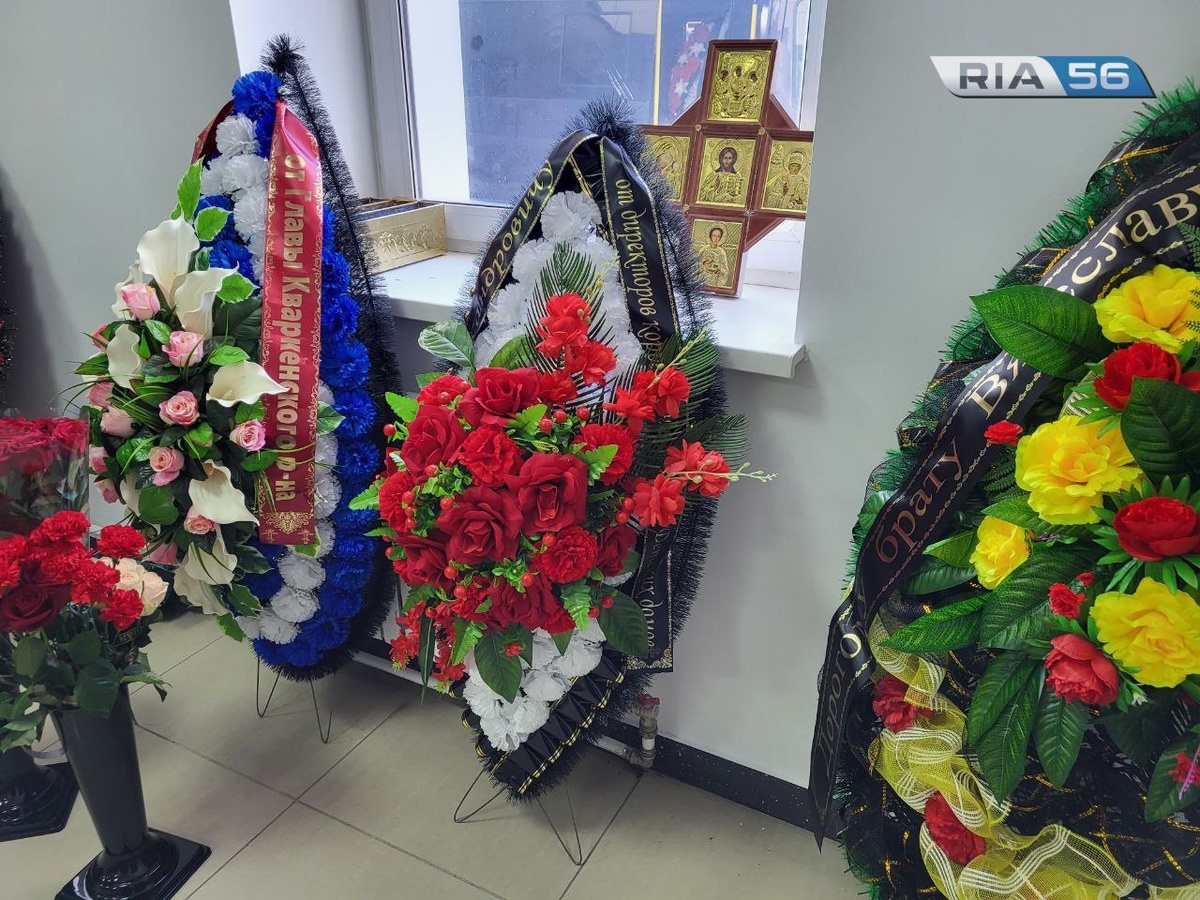  📷    В Оренбурге проходит церемония прощания с экс-министром образования Вячеславом Лабузовым Кристина Просвиркина