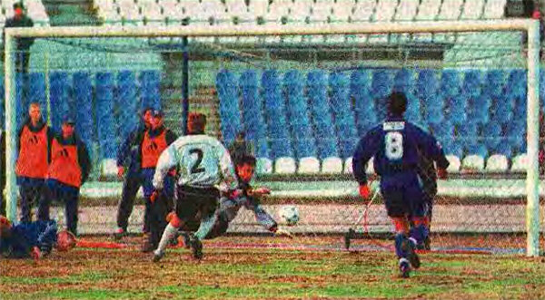 «Динамо» (Москва) - «Торпедо» - 0:0. По ходу игры гокипер автозаводцев Евгений Корнюхин несколько раз спасал свою команду от пропущенных мячей.