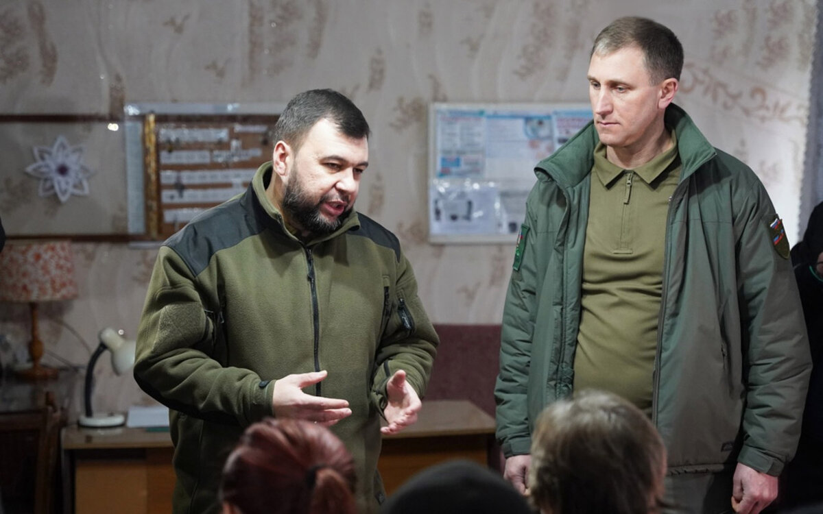 По мнению политолога, врио главы ДНР Денис Пушилин хорошо справляется с ситуацией и по военной, и по политической части, а также в вопросах пиара.  Фото: РИА Новости / Сергей Батурин