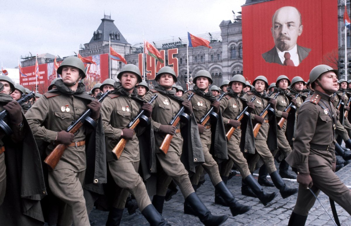 полки идут стеной марш
