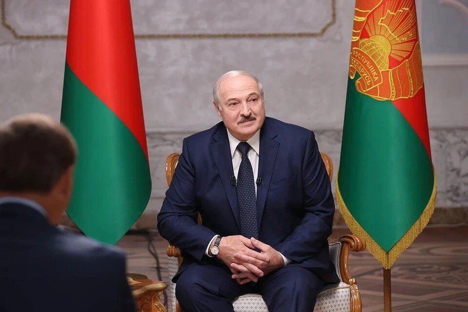     Лукашенко посоветовал белорусам не есть много блинов  REUTERS