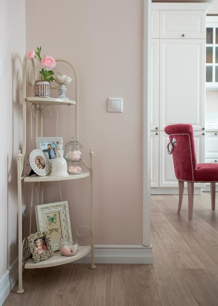 Прованс, гламур,шеби-шик... Романтичный интерьер "на любителя" в сталинке 55 кв.м.