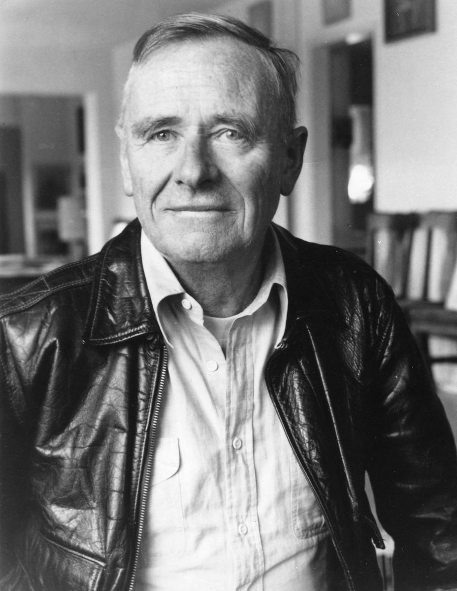 Кристофер Уильям Брэдшоу Ишервуд (26 августа 1904, Хай-Лейн, Великобритания — 4 января 1986, Санта-Моника США) — англо-американский писатель. Создатель романов "Все - конспираторы", "Прощай, Берлин", "Одинокий мужчина", "Рамакришна и его ученики" и многих других книг