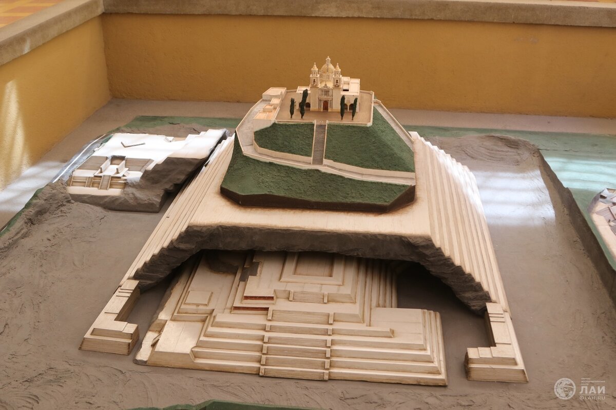 Макет Великой пирамиды Чолулы