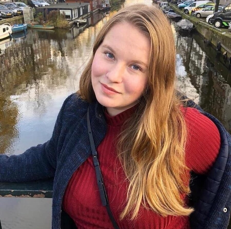 Полина встречается со своим молодым человеком 8 лет. Пара собиралась пожениться ещё до пандемии, но в итоге отложила церемонию на неопределённый срок. Елизавета состоит в гражданском браке с музыкантом по имени Кайл. Недавно они отметили третью годовщину отношений, но тоже не торопятся идти в ЗАГС.