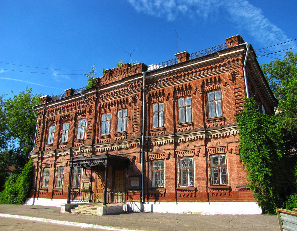 Домики кострома. Купеческий дом Кострома. Дом купца Сапожникова Кострома. Дом Ночлежка в Костроме. Дом купца Ершова в Костроме.