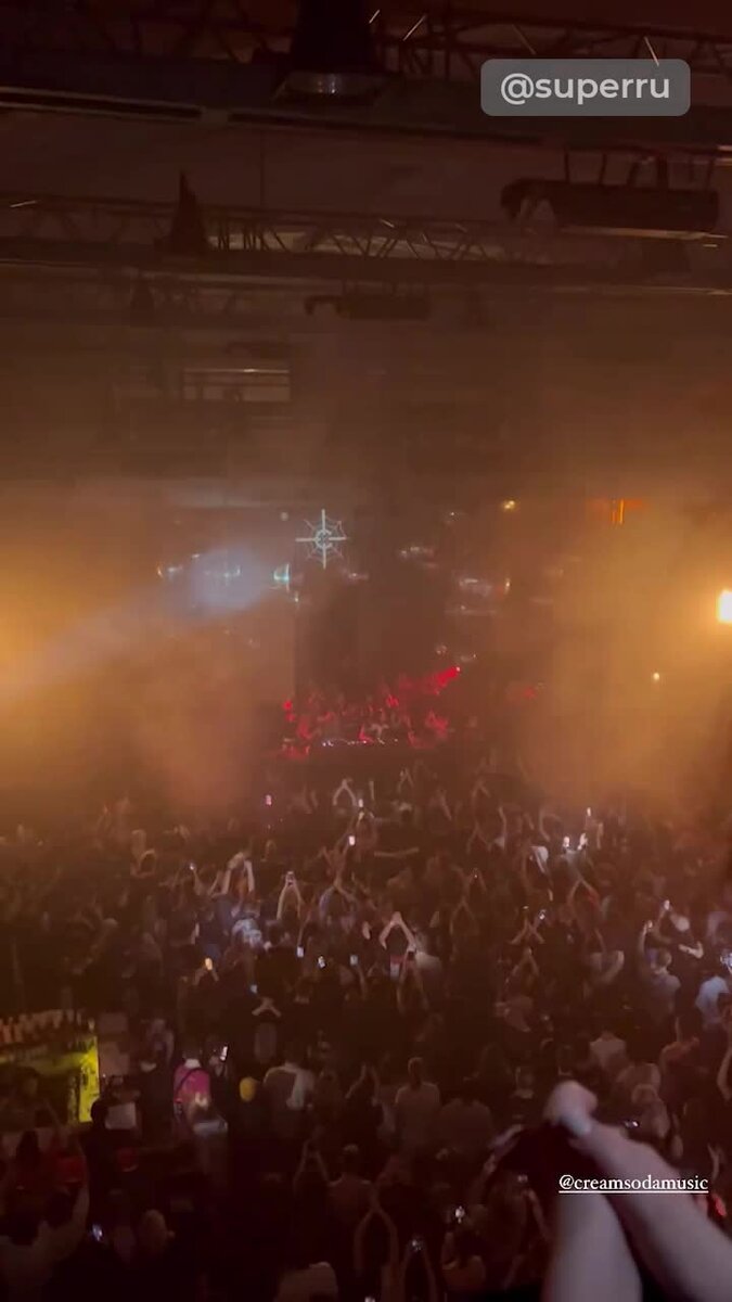    Фанаты группы хором исполнили хиты Cream Soda Источник: Инстаграм (запрещен в РФ) @creamsoda