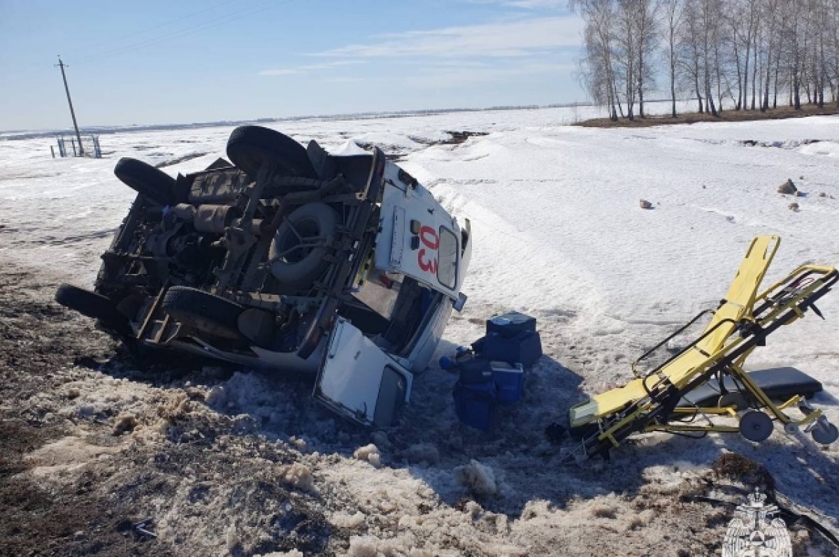   Один погиб, трое пострадали в ДТП со скорой на трассе в Башкирии