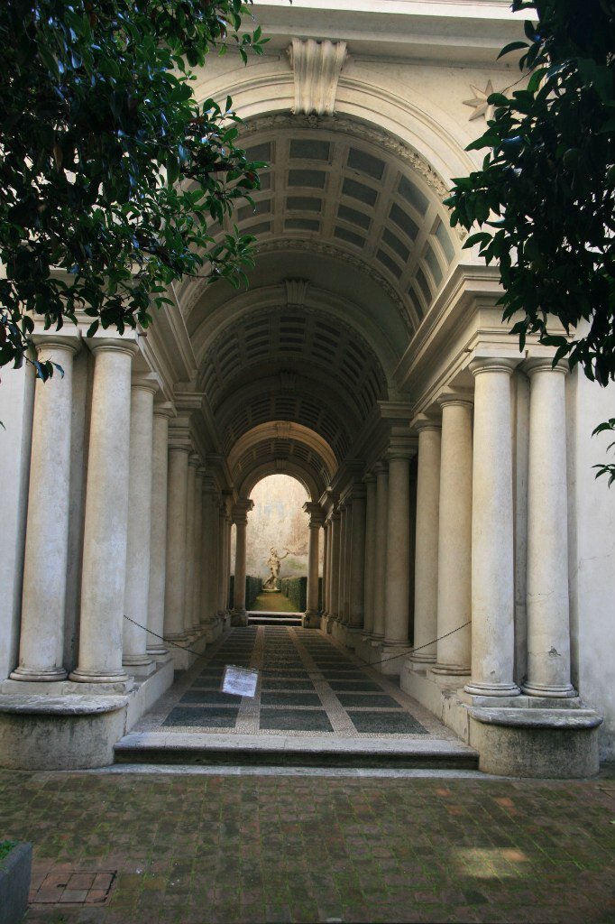 Борромини. Галерея палаццо Спада. 1632—1638.