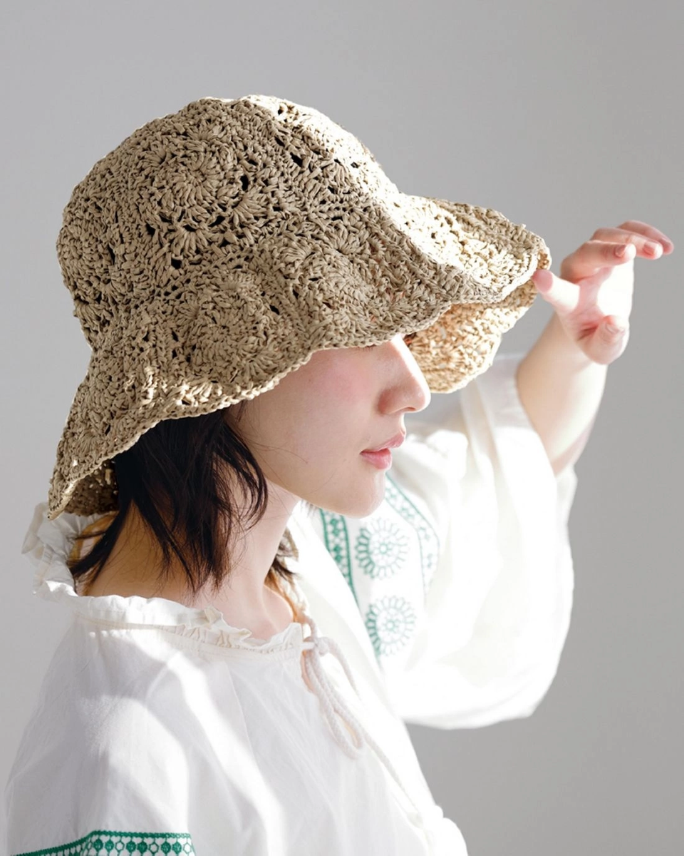 Летняя панама из мотивов крючком. *Фото из открытых источников
