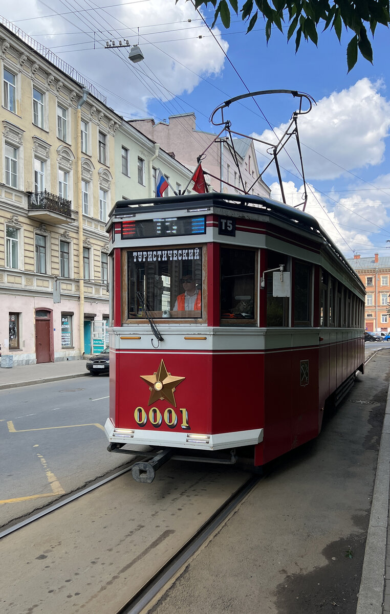 Речной трамвайчик в Санкт-Петербурге: от экскурсий до прогулок