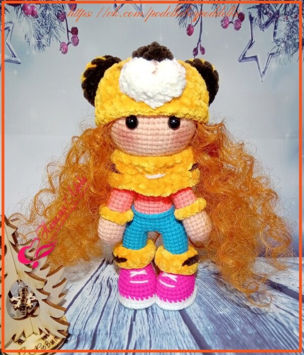 Настенька в костюме тигренка