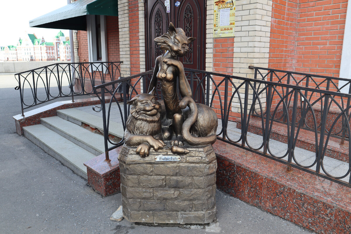 Музей йошкин кот йошкар-ола. Йошкин дом на дзене. Йошкина мышка. Йошкар-ола йошкин кот памятник. Йошкин дом на дзене.