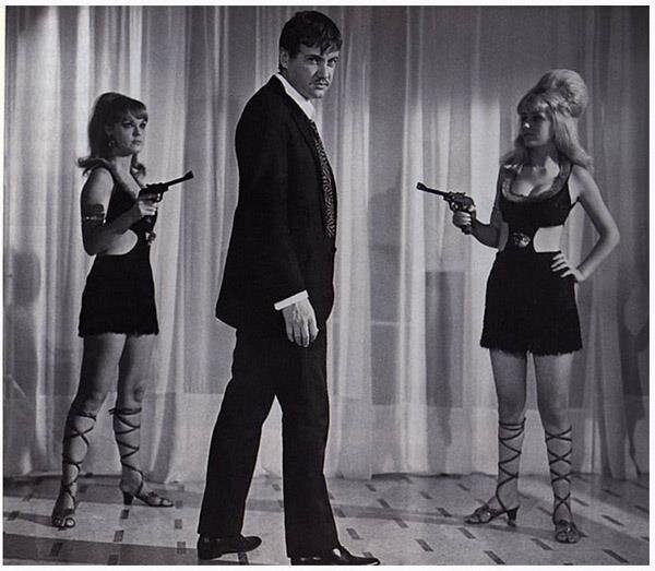 Промо к фильму "Алтын Чоджук". Режиссёры – Мемдух Ун, Рэй Боумэн