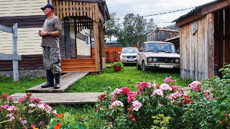 Свой дом и автомобиль - обязательные атрибуты современной жизни в России... 