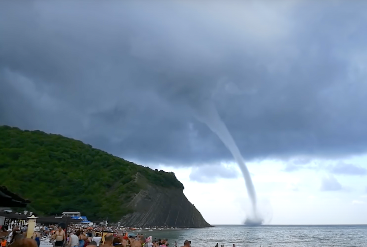 Торнадо в Геленджике.
