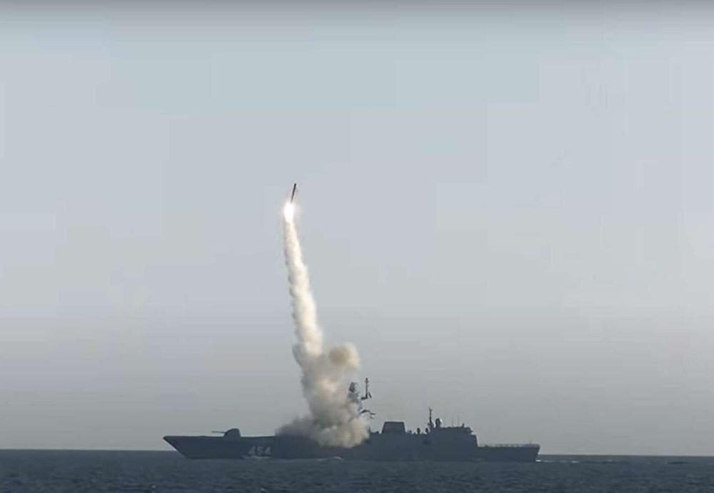 Запуск гиперзвуковой крылатой ракеты "Циркон" с борта фрегата "Адмирал Горшков". Фото пресс-службы МО РФ