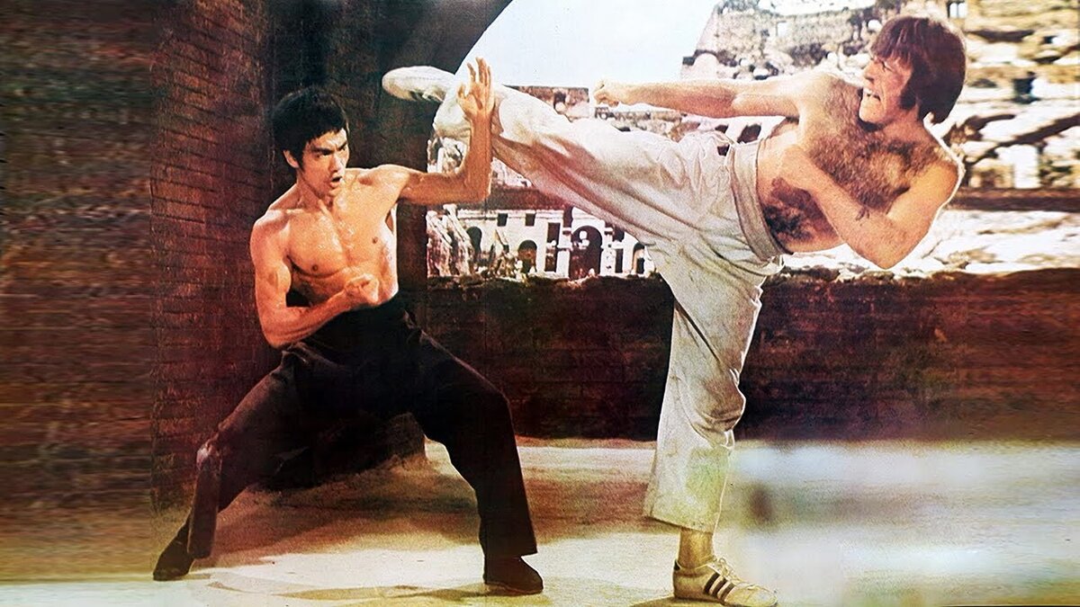 Противостояние кунг-фу и карате. В бою сошлись две легенды.Фото с сайта https://www.youtube.com/watch?v=Fb6RVZ_C9Ww