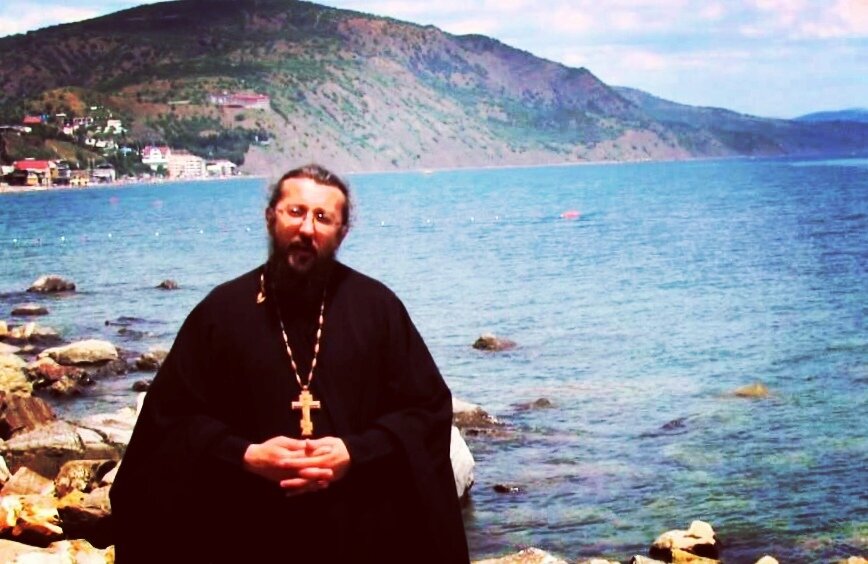 Игорь Сильченков — иерей, проповедник, просветитель, миссионер, настоятель Храма Покрова Пресвятой Богородицы (с. Рыбачье, г. Алушта).