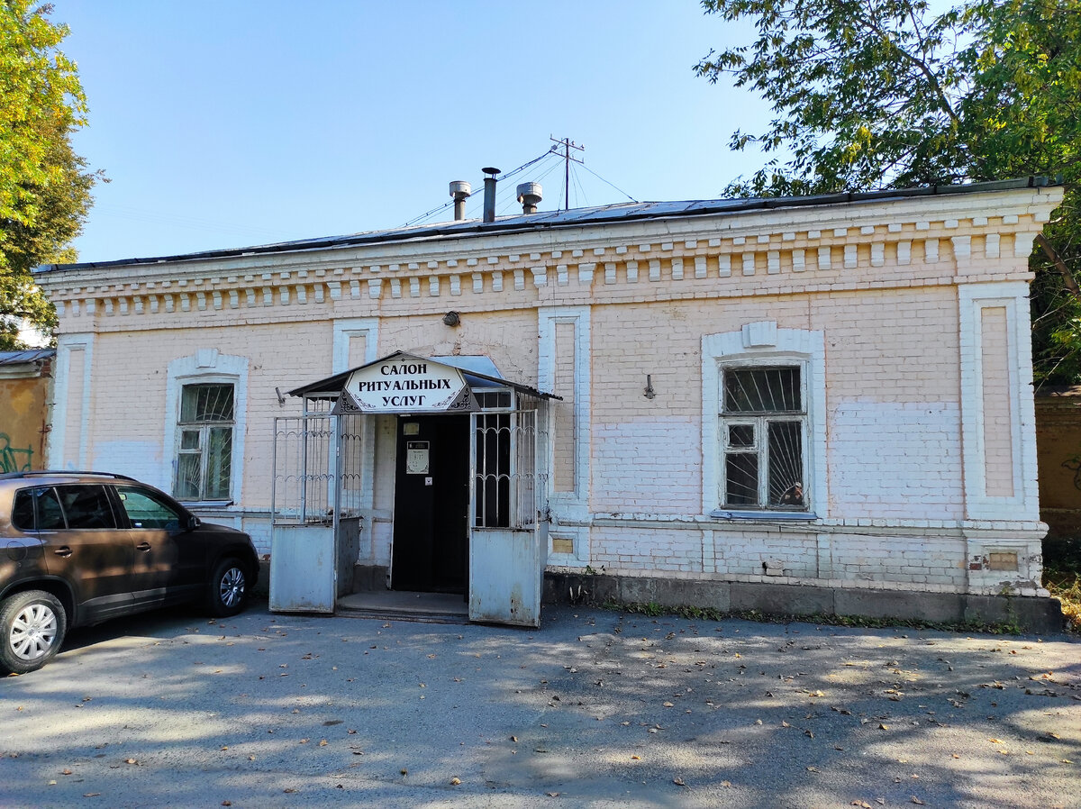 Площадь Обороны в Екатеринбурге. Больничный комплекс из зданий от 19 до 21  века | Одно место | Дзен