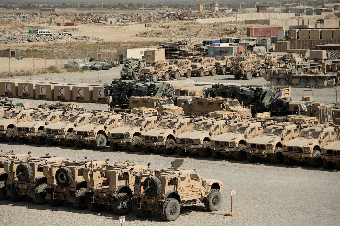 Брошенная американская техника на базе Баграм. Источник фото: https://www.dvidshub.net/image/1031828/retrograde-bagram-air-field-aerial-port