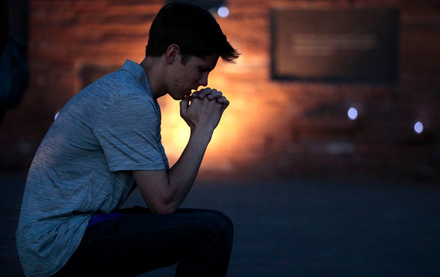 Чаще всего целью подобных акций является скрытое желание привлечь внимание к своей проблеме, из-за плохо складывающихся отношений внутри социума