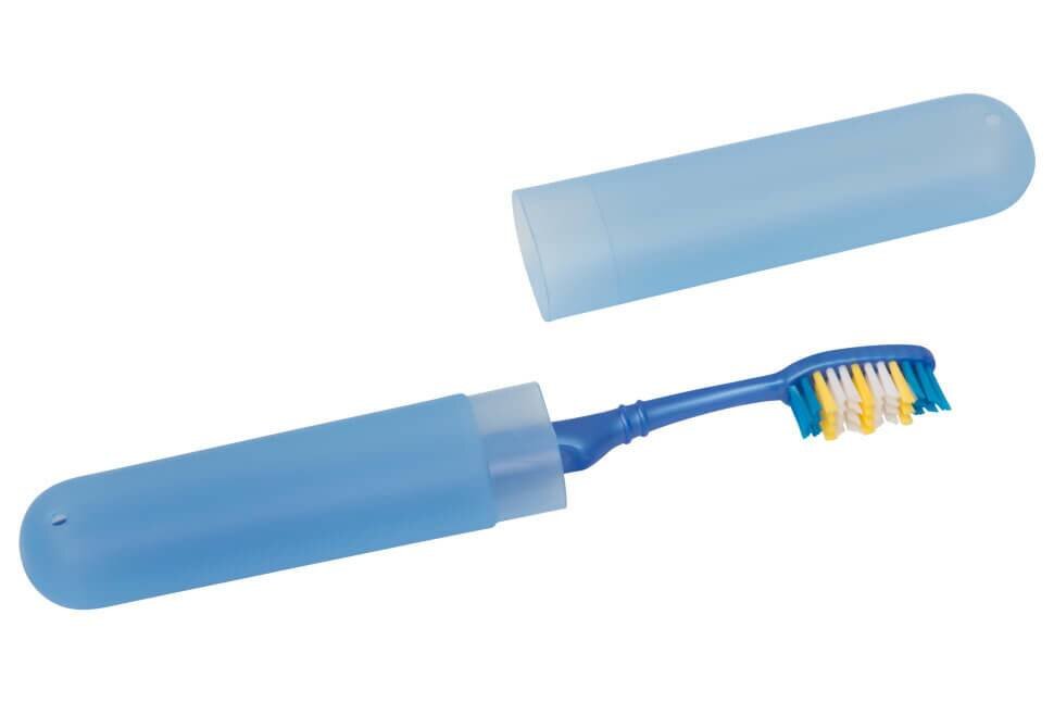 Зубная щетка в футляре.