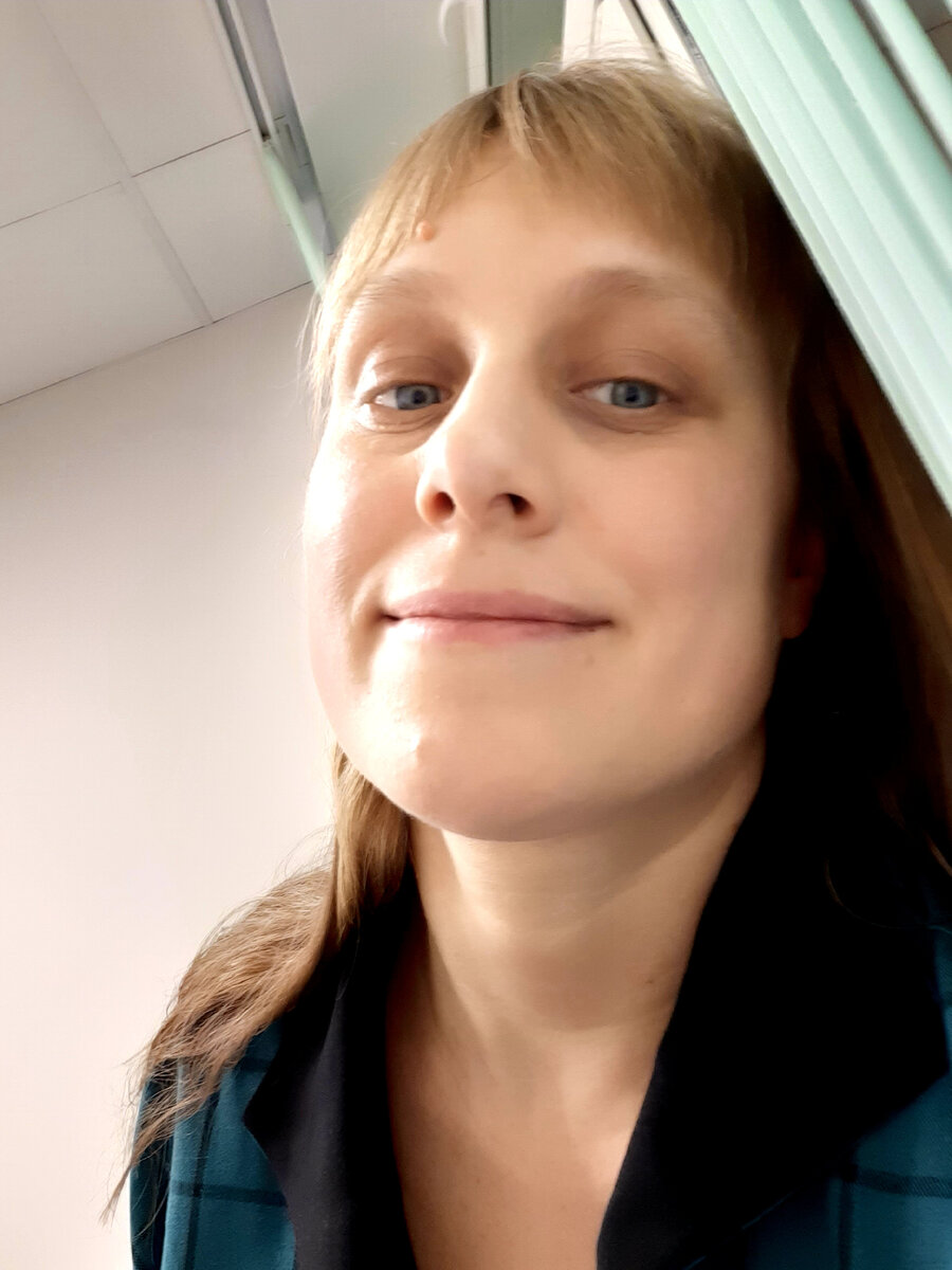 Та, что "лишила". Практически, уже троих. И ведь не ходи к гадалке: скоро за четвёртого возьмётся...