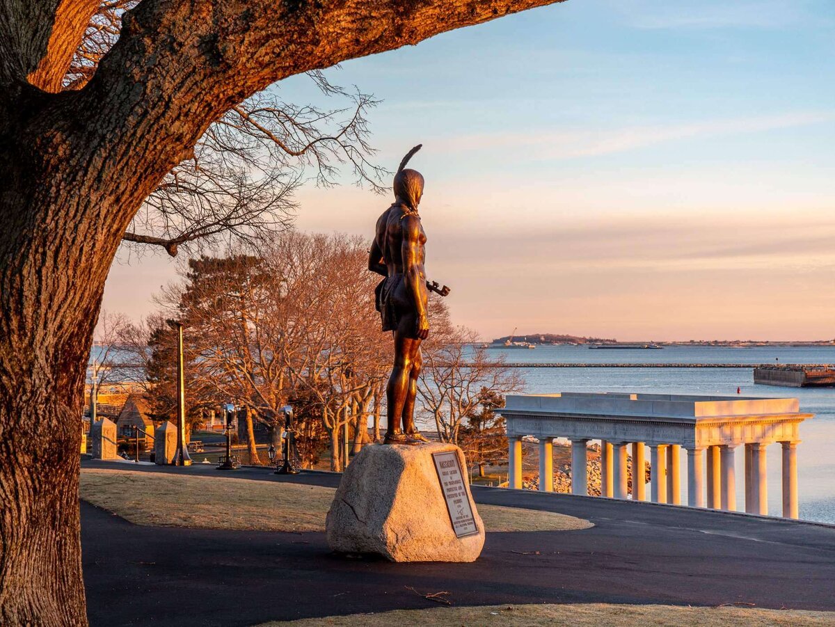 Статуя вождя Массасойта, вождя племени вампаноагов