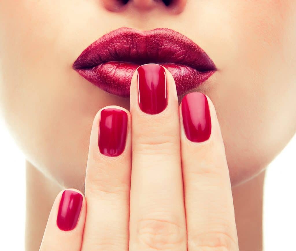 Психология красоты. О чем говорит цвет ногтей твоей девушки?