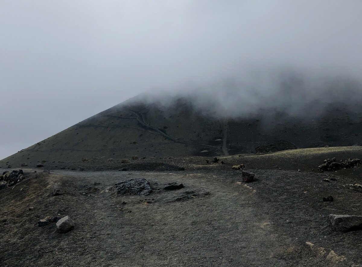 Вулкан на  Лунном острове Лансароте