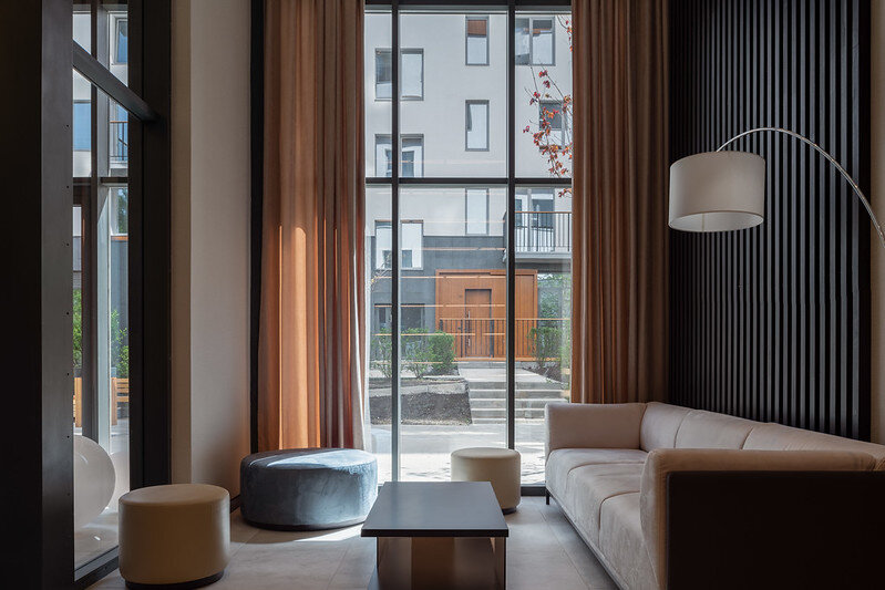 Подъезд в «Северном квартале» от Брусники