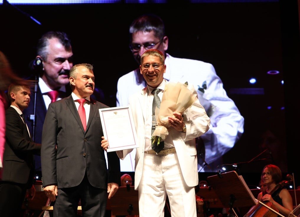 Справа на фото: Гребнев Виктор Анатольевич — основатель и учредитель