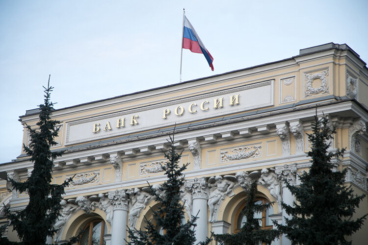 Инфляция растет, и ЦБ повышает ставку, потому как а что еще он (в рамках своего центробанковского мандата и набора опций) может сделать?