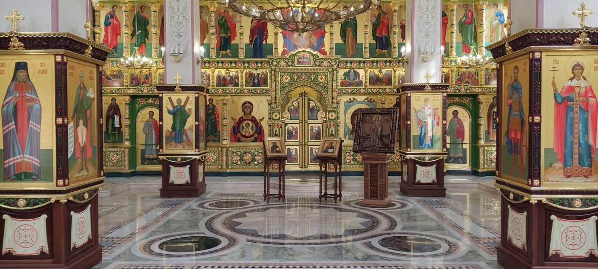 Интерьер храма св. блг. кн. Даниила Московского, г. Грозный. Работа мастерской "Палехский Иконостас"