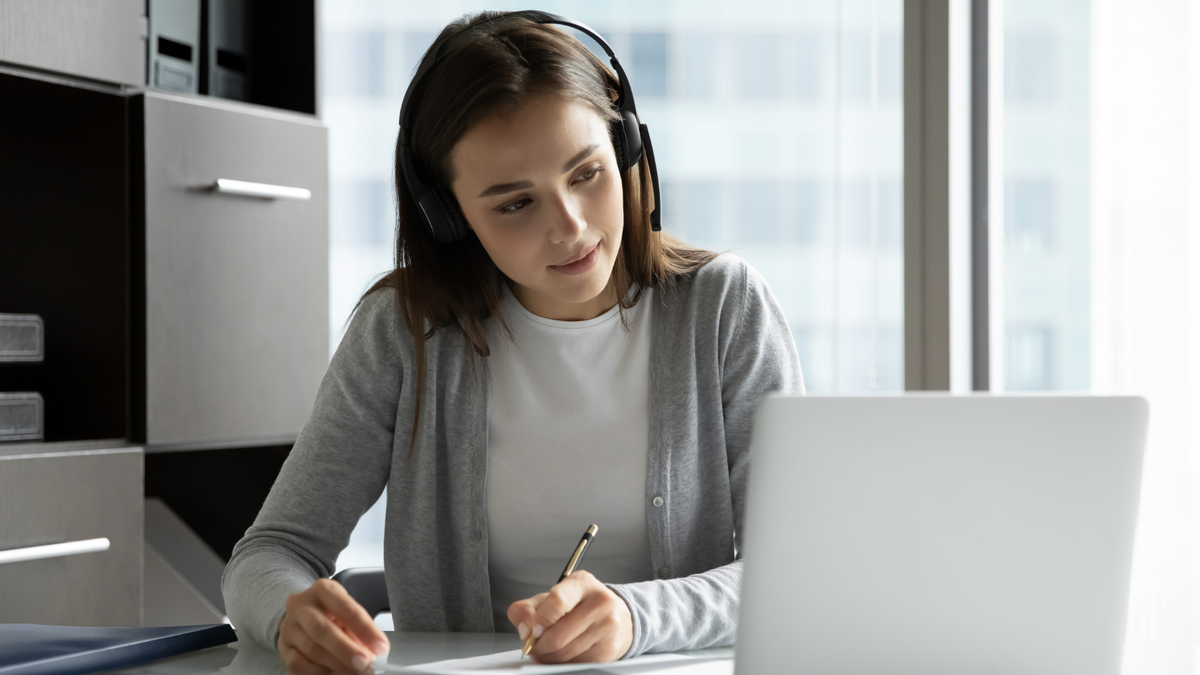 Нуждаются в специалистах. Временные работники. В каких специалистах нуждается россия. Нуждаются в специалистах. Помощь детей тем кто нуждается.