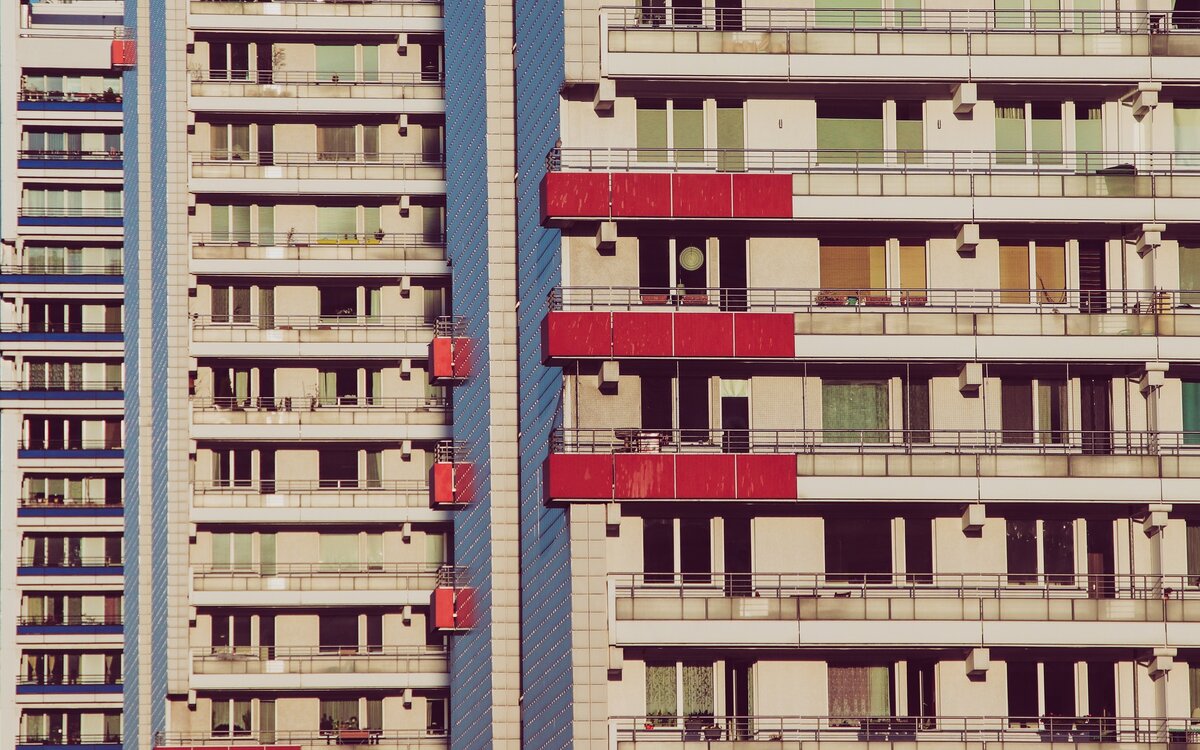 https://pixabay.com/ru/photos/блок-домов-жилой-дом-небоскреб-5020545/