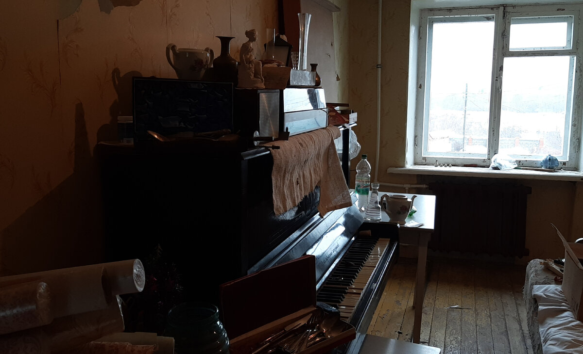 Вот так выглядит одна из комнат. С учетом того что почти весь хлам уже вывезли)