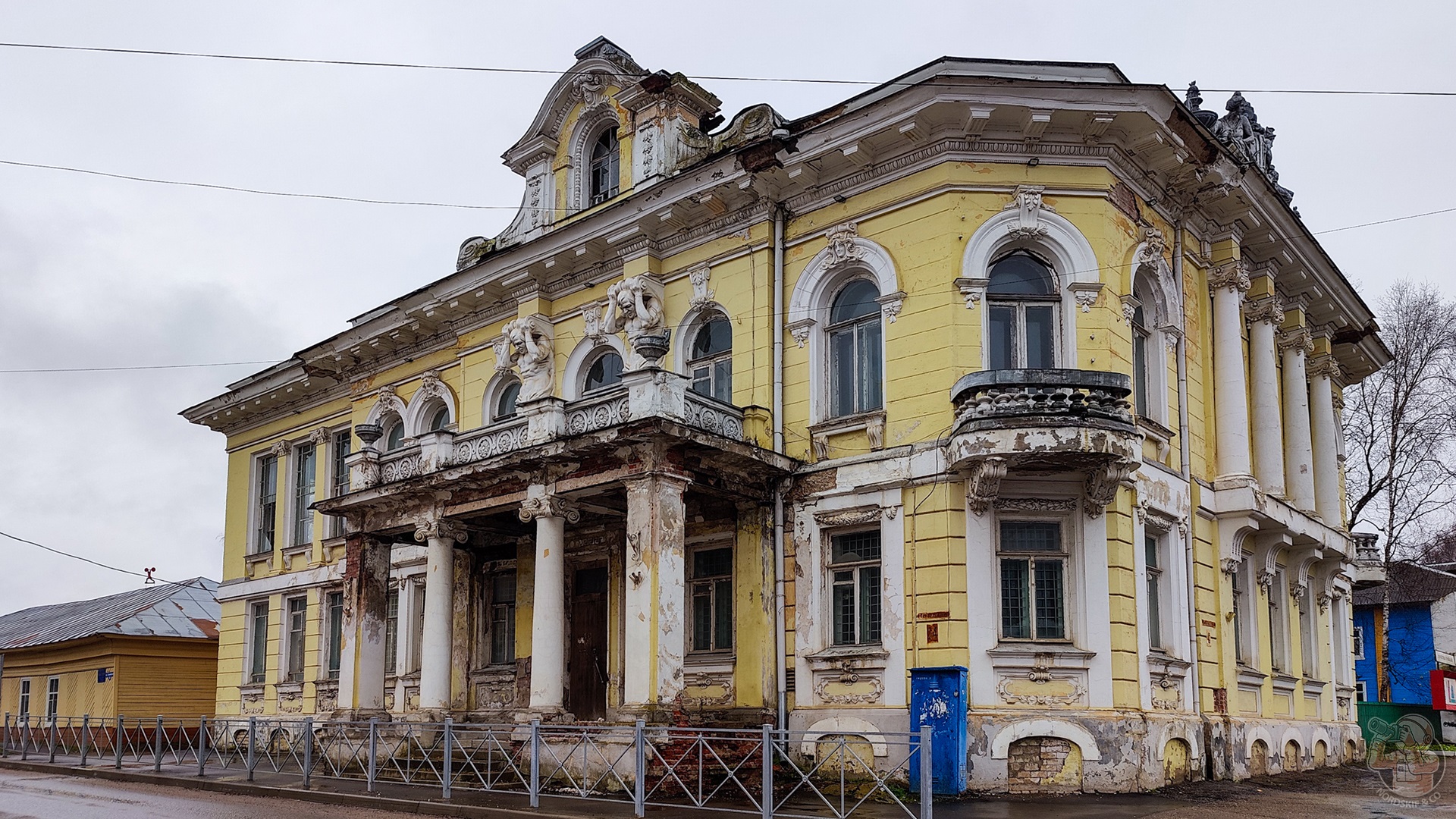 Заглянули в заброшенный русский особняк 19 века — рассказываем историю дома братьев Неворотиных и показываем, что у него внутри!0