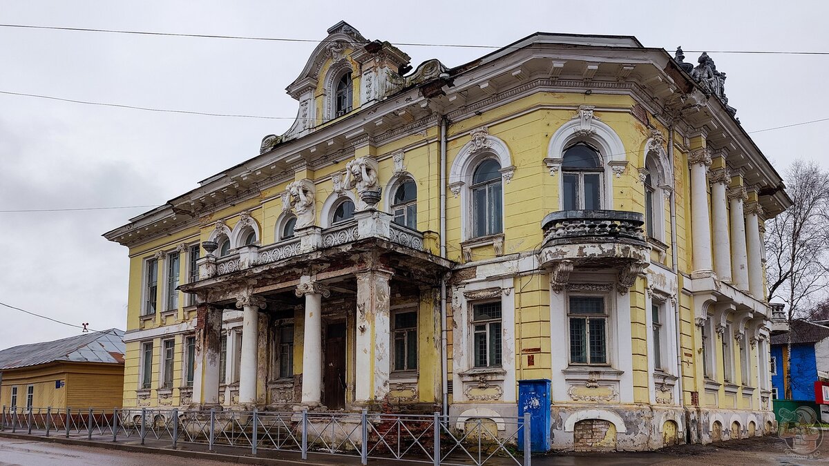 Как выглядит заброшенный русский особняк 19 века? — история и фотографии  дома братьев Неворотиных в Бежецке | NordSkif & Co | Дзен