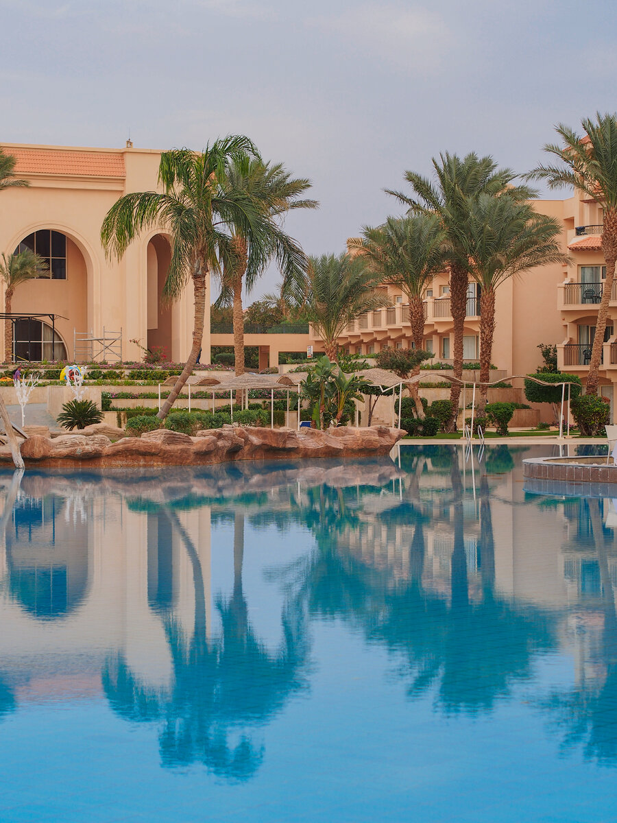 Этот бассейн без подогрева, но из без людей