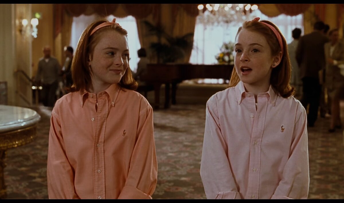 Кадр из фильма#близнецы #фильмы про близнецов #близняшки #что посмотреть #киновечер #вечер кино #ретро кино #кино #фильм на вечер 