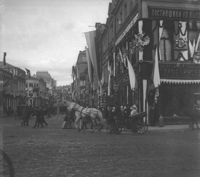 Угол Кузнецкого моста в дни коронации Николая II. Неизвестный автор, май 1896 года, г. Москва, ул. Кузнецкий Мост, МАММ/МДФ.