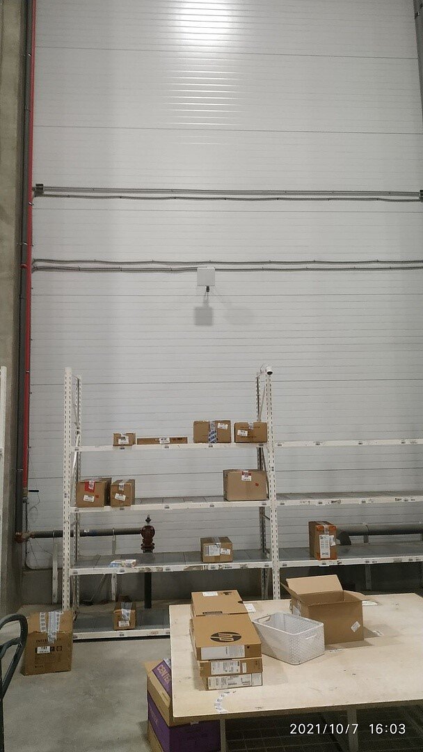 Большие производственно-складские помещения требуют установки нескольких внутренних антенн для качественной связи.  