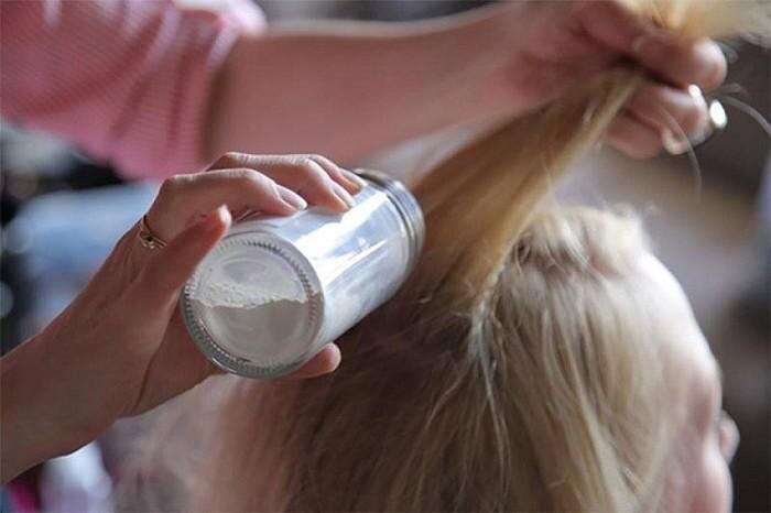 Простой способ сохранить волосы чистыми надолго, даже если они жирнятся уже  через пару часов после мытья | БьютиЗаписки | Дзен