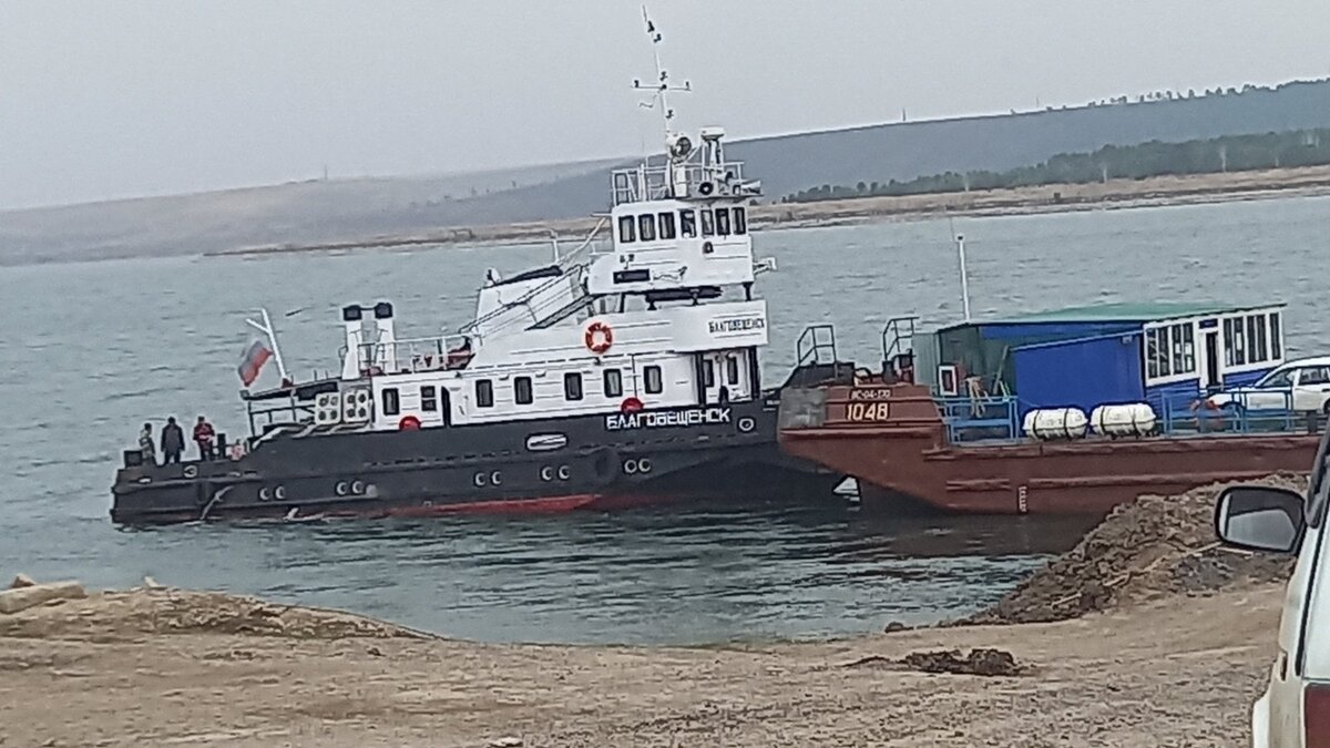 В эти выходные ездил на рыбалку с ночевкой! Рыбачили на правом берегу Ангары! Переплавлялись на пароме!