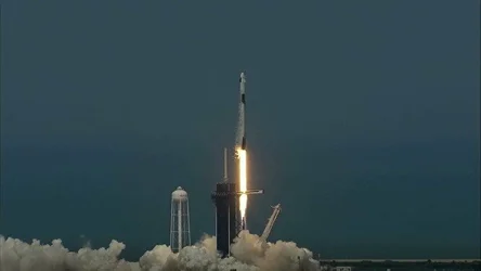 Ракета Falcon 9 с космическим кораблем Crew Dragon для стыковки с МКС в 2020-м