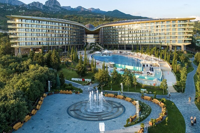 Отдых в этом живописном курорте обойдется в кругленькую сумму, даже с учетом скидок и акций. Однако у гостей отеля есть все и даже больше для комфортного отдыха и проживания 