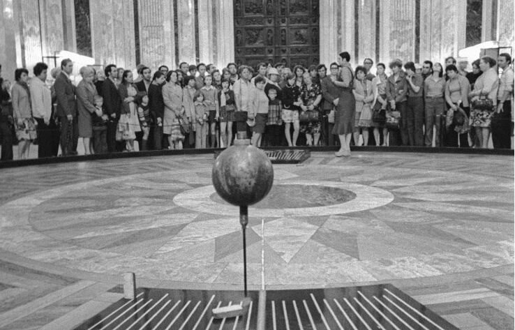 Демонстрация маятника Фуко