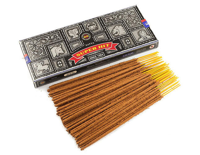 Благовония Super Hit упаковка 100 грамм. Фото с сайта gangotri.ru